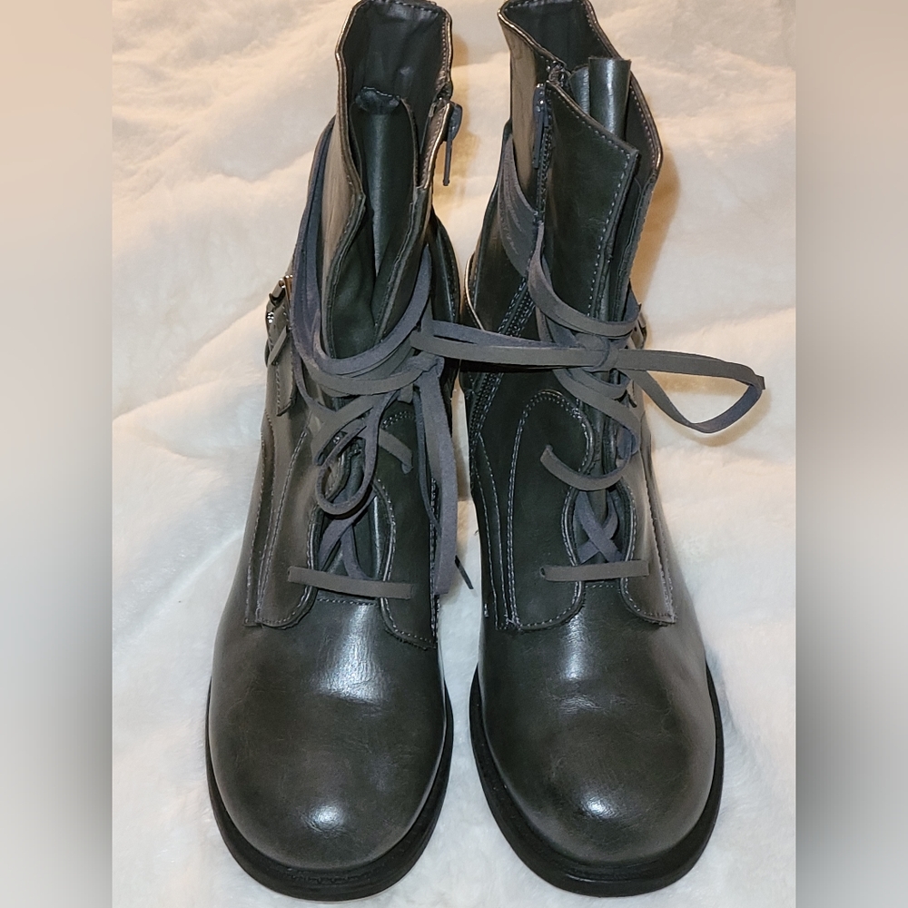 C'est Gray Boots Size 10